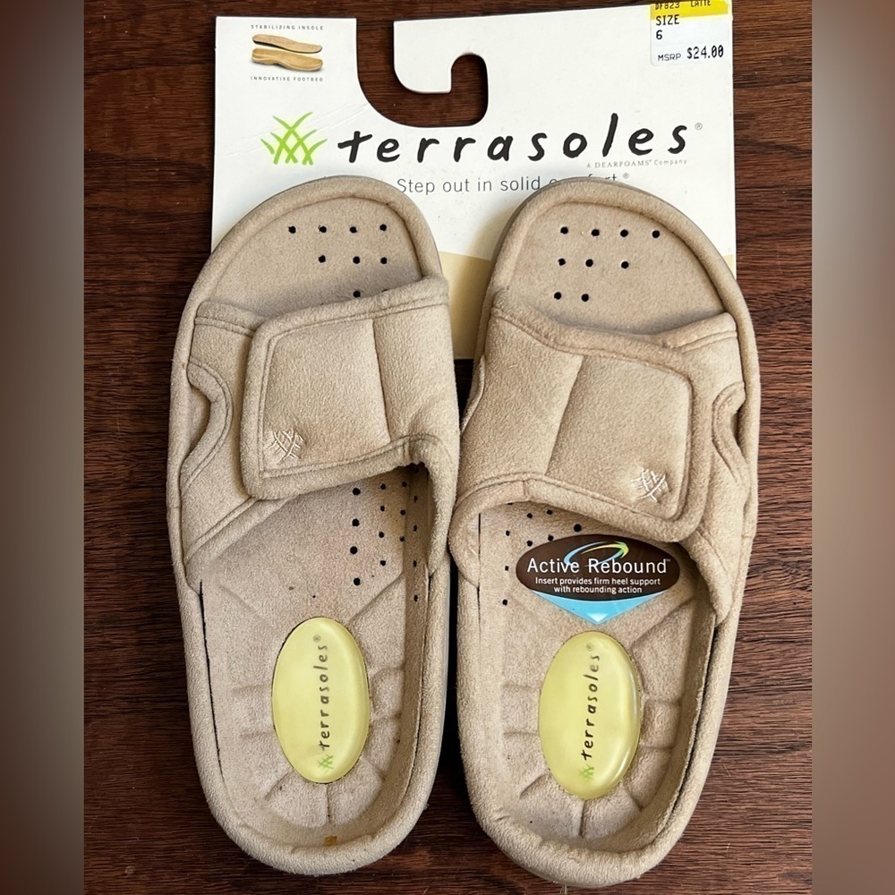 NWT Terrasoles by Dearfoams fuzzy slip on comfort shoes. Tan color. Size 6